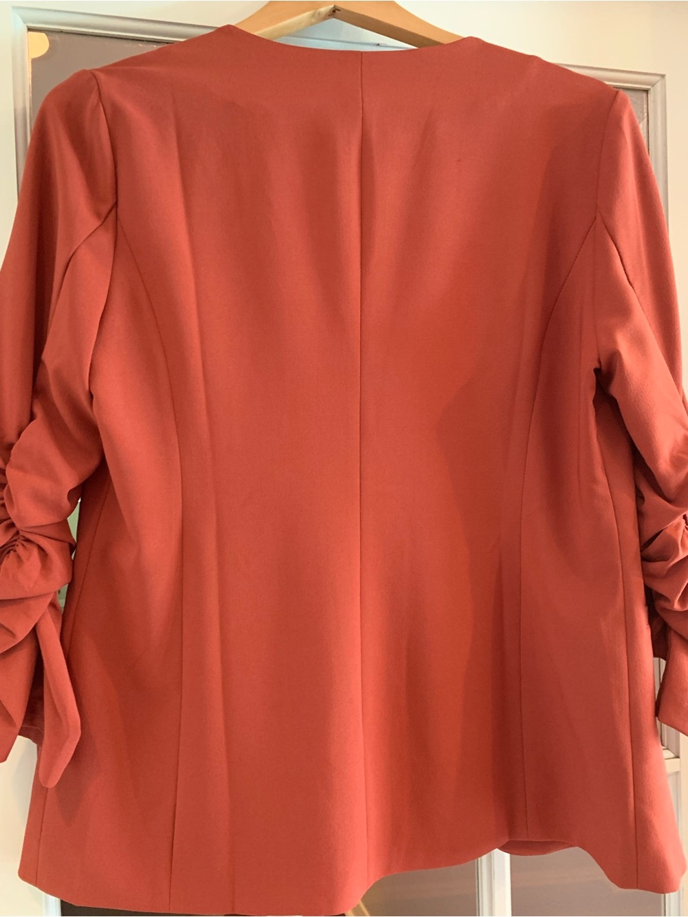 Skies Are Blue - 3/4 ruched sleeve tailored blazer - Picture 6 of 7